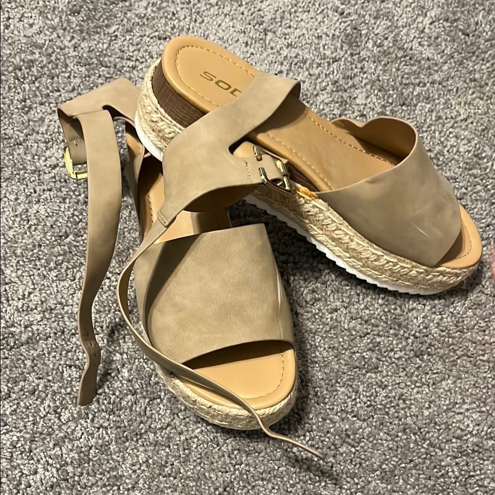 Sorel Women's Beige Sandals